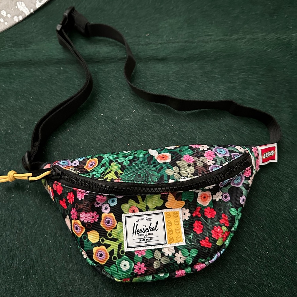 NWOT Herschel Heritage Hip Pack Little Kids Scavenger Hunt Meadow by Lego